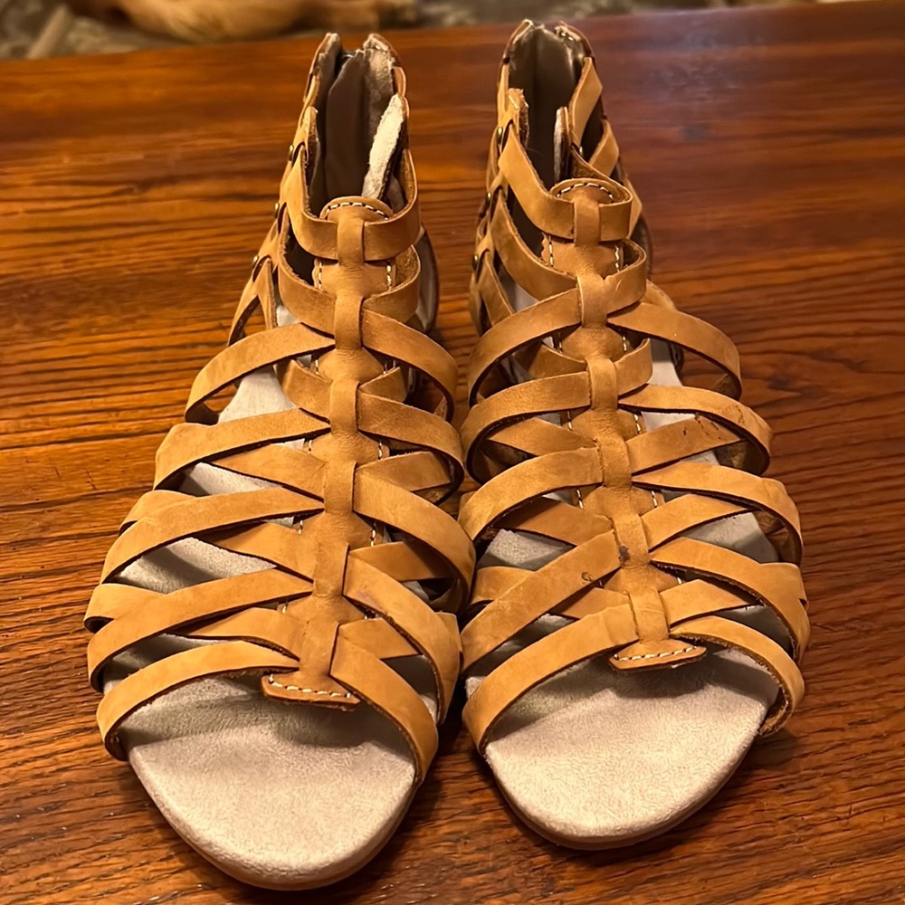 NWOT Caterpillar Leather Suede Sandals